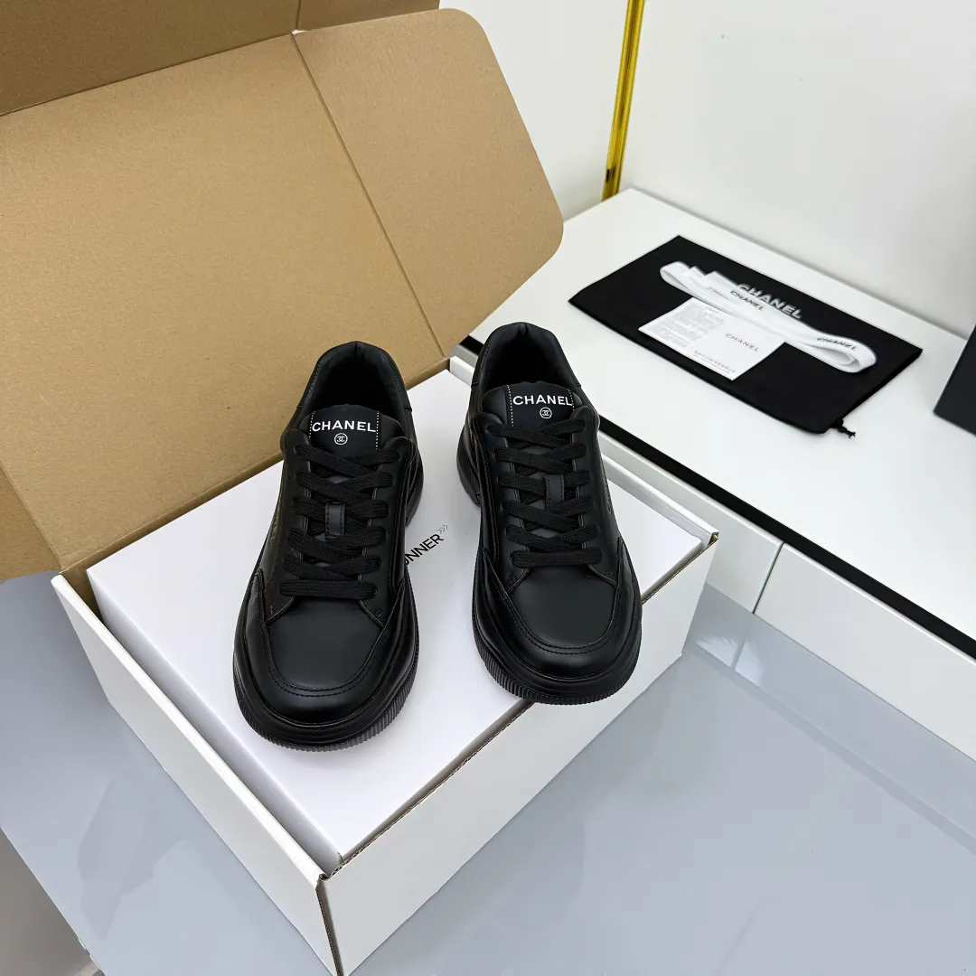 👟👟Ex-factory price 620👟👟 Chanel bread shoes ~ original calfskin panda shoes Chanel 25C latest hot style panda black and white sports shoes casual sneakers Xiaoxiang hot item classic black and white panda color coco girls must pay Fabric: original custom mixed sheepskin lining: original imported breathable mesh lining outsole: Original molded rubber + TPU combination Size: Women's 35-41